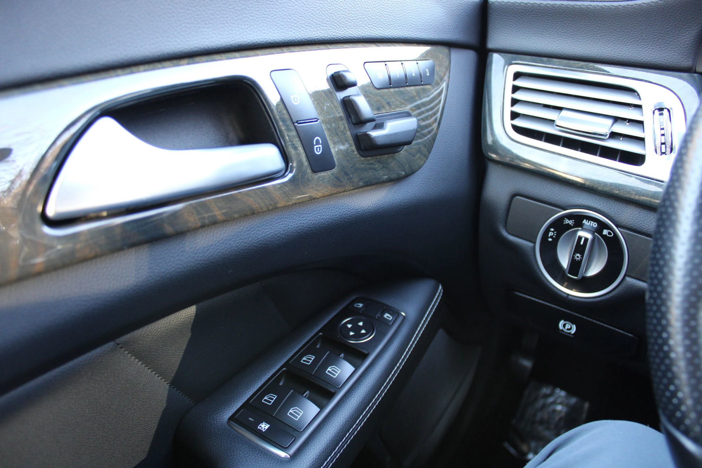 Used 2013 Mercedes-Benz CLS 550 4MATIC image 17