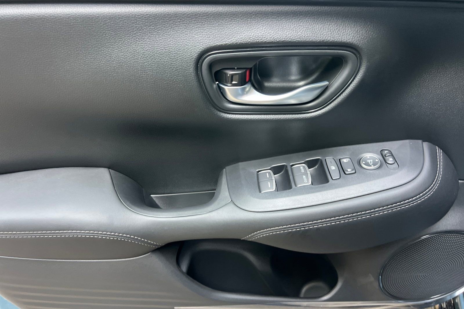 New 2026 Honda HR-V EX-L image 9