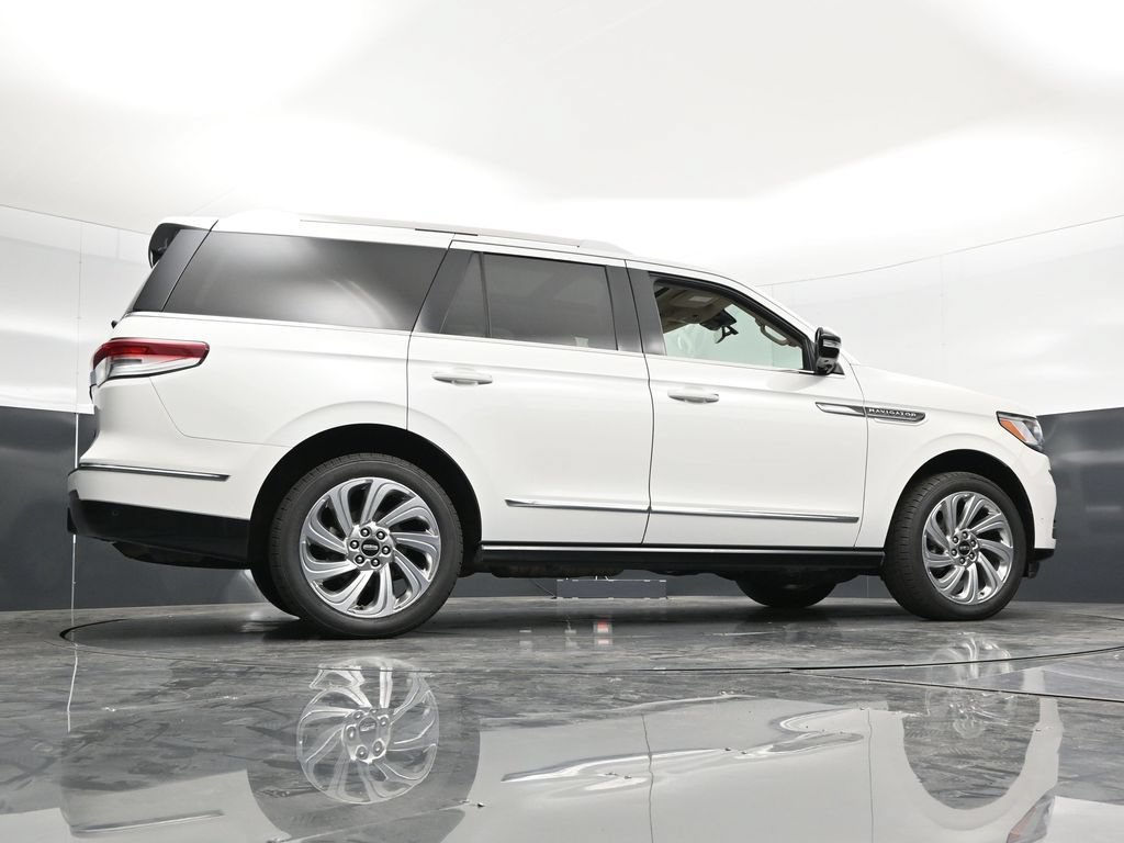 Used 2024 Lincoln Navigator Premiere AWD/4WD image 57