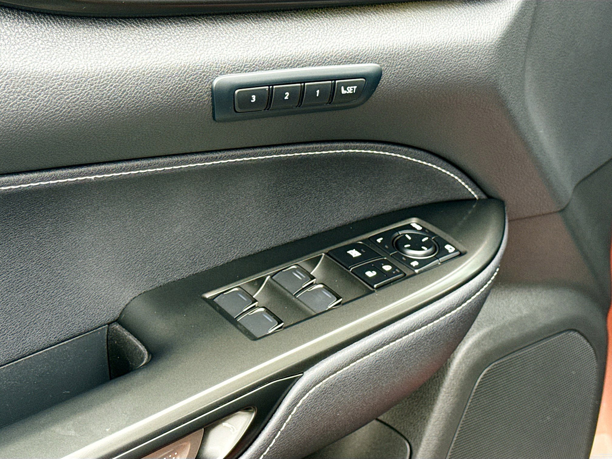 Used 2025 Lexus NX 350h AWD w/ Premium Package image 8