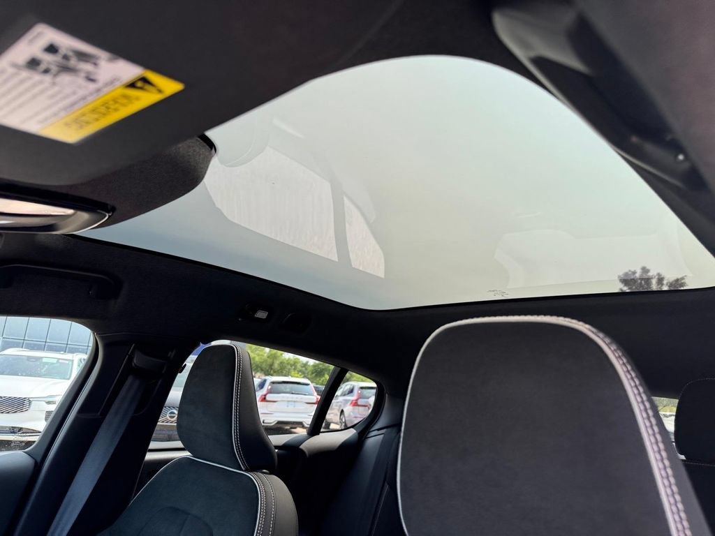 Certified 2023 Volvo C40 P8 Recharge Ultimate AWD/4WD image 7