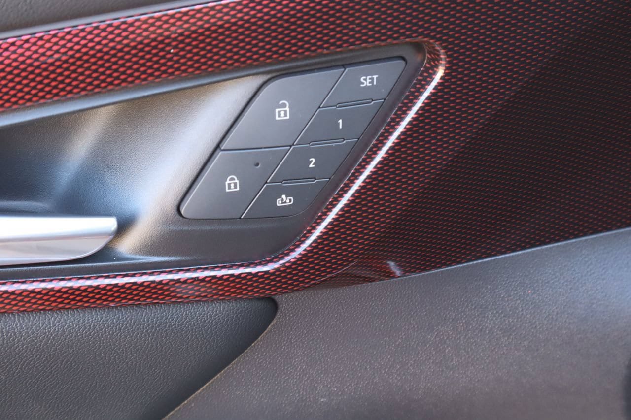 Used 2024 Chevrolet Traverse RS FWD image 23