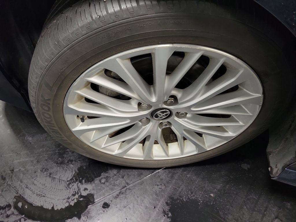 Used 2019 Toyota Camry XLE FWD image 13