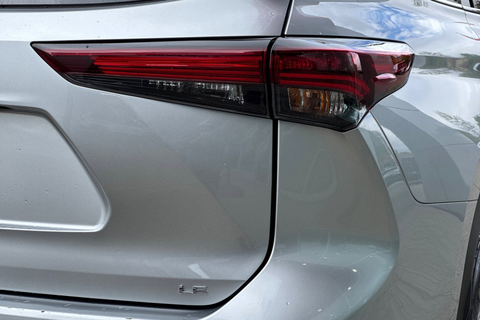 Used 2025 Toyota Highlander LE image 12