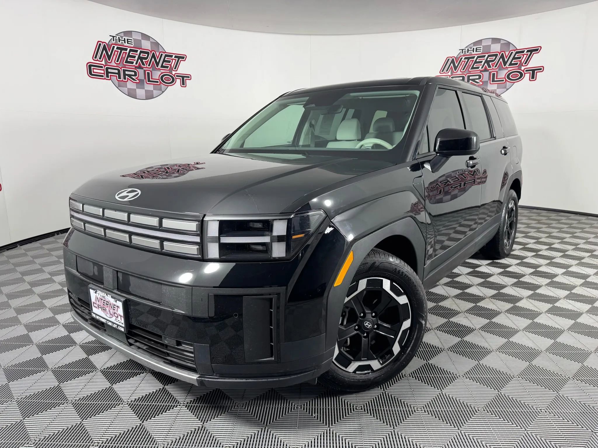 Used 2024 Hyundai Santa Fe SE image 1