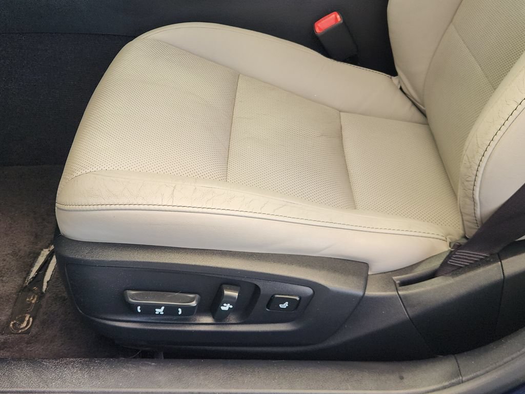 Used 2013 Lexus ES 300h w/ Luxury Pkg FWD image 25