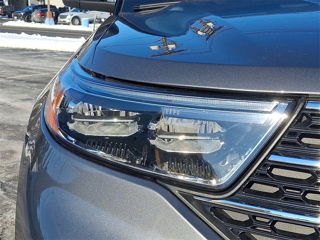 Certified 2023 Ford Explorer XLT image 28