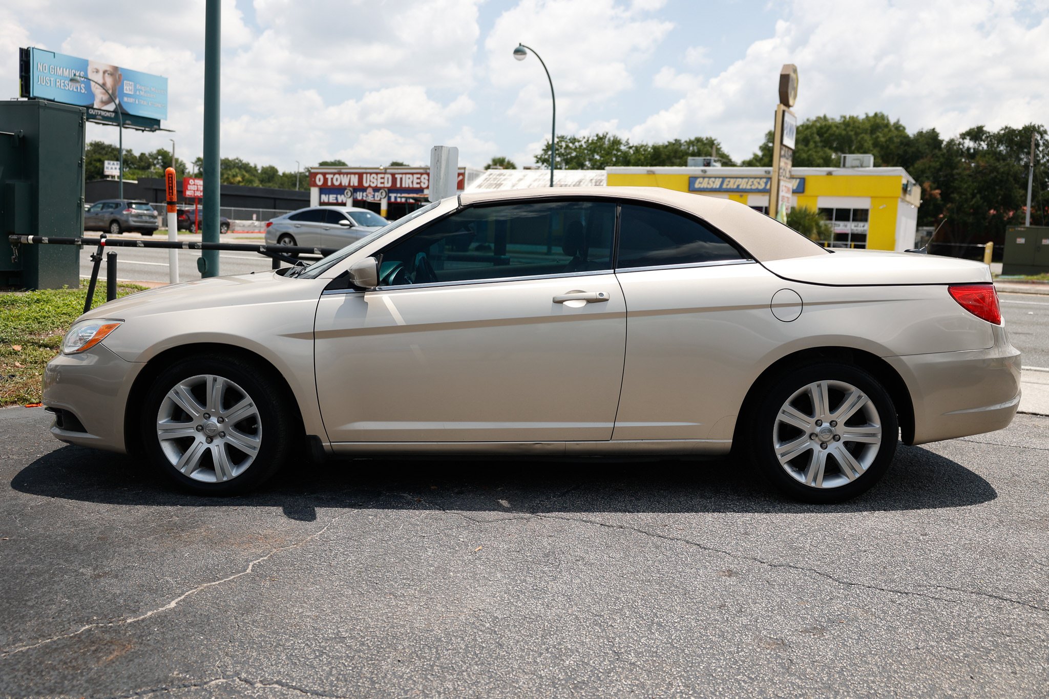 Used 2013 Chrysler 200 Touring w/ Cold Weather Group FWD image 3