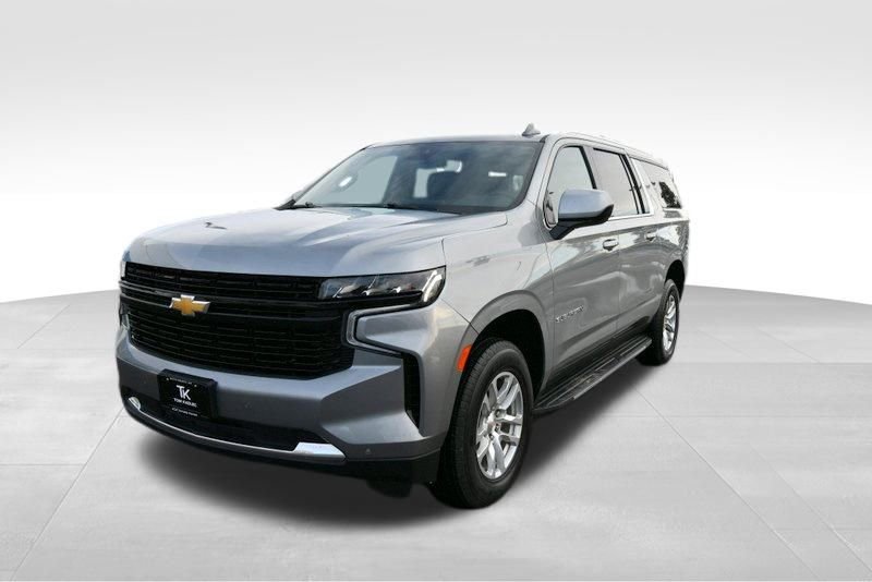 Used 2024 Chevrolet Suburban LT AWD/4WD image 3