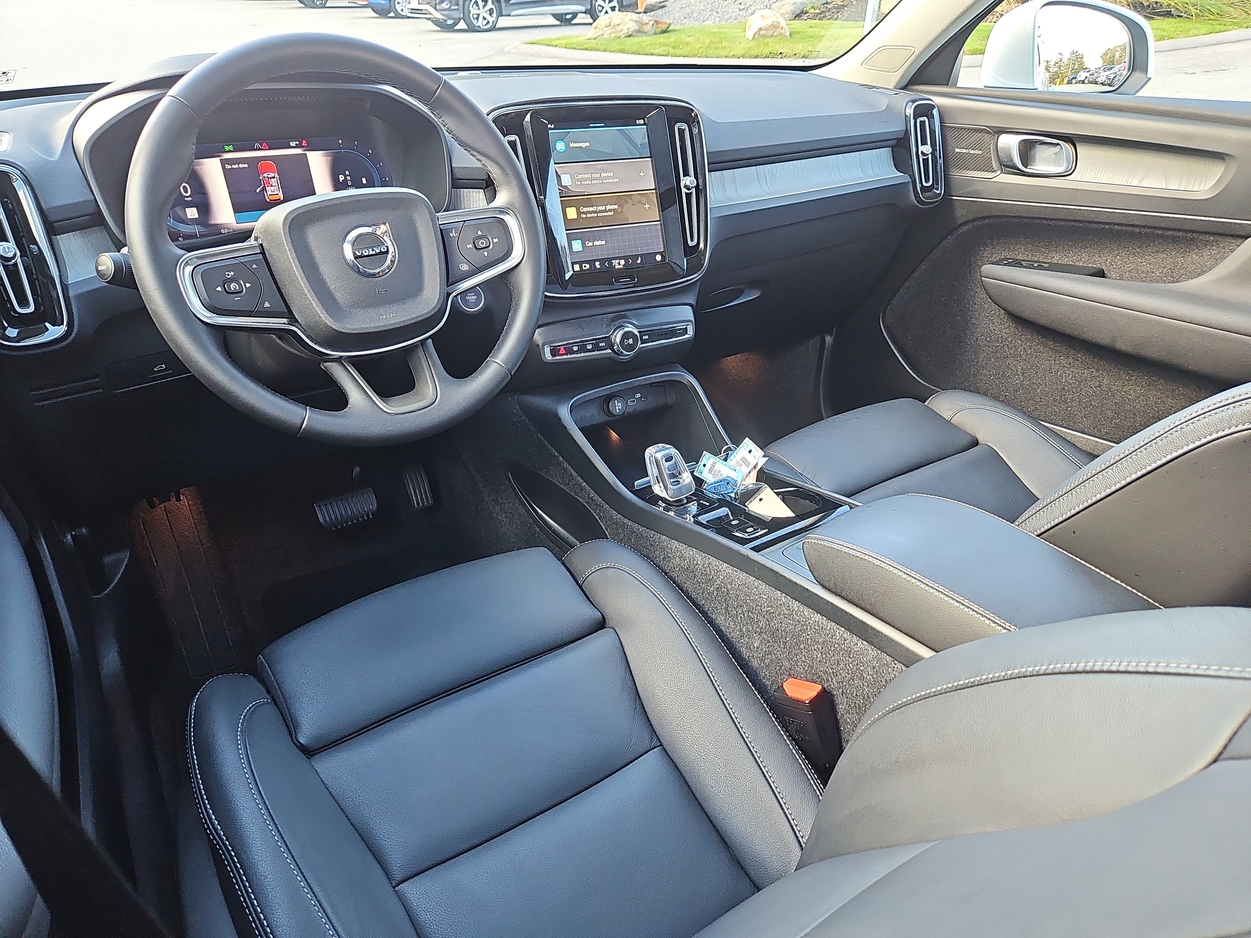 Used 2025 Volvo XC40 B5 Plus w/ Protection Package Premier image 3