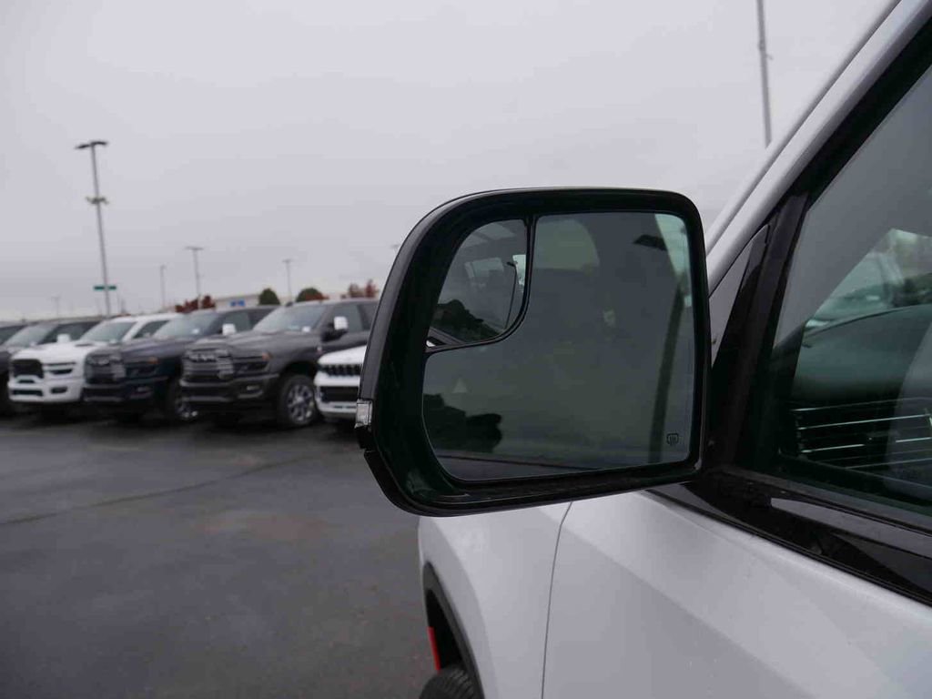 New 2025 Jeep Wagoneer L Series II w/ Convenience Group I image 8