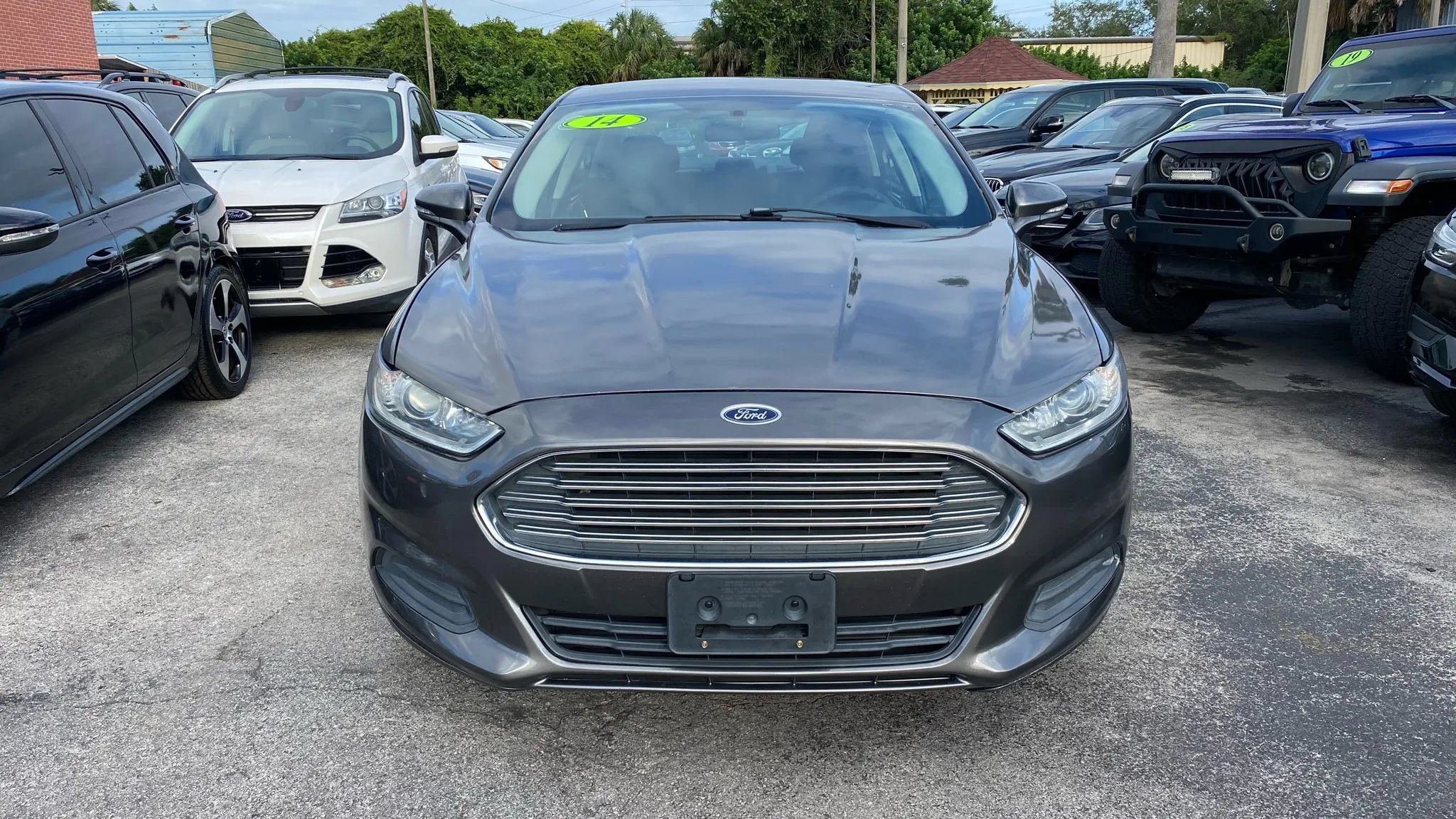 Used 2014 Ford Fusion SE FWD image 2