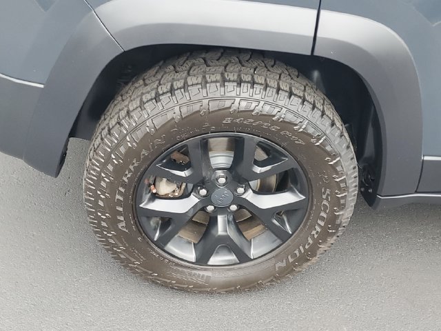 Used 2016 Jeep Cherokee Trailhawk w/ Leather Interior Group AWD/4WD image 5
