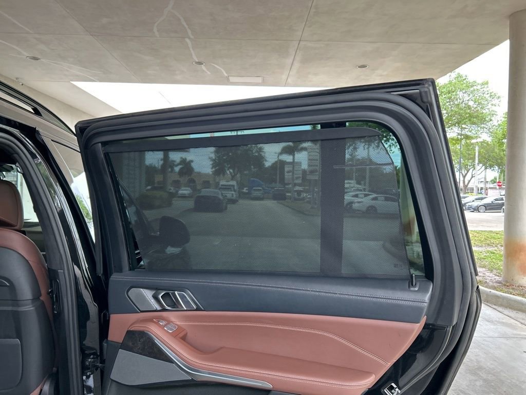 Used 2022 BMW X7 M50i w/ Dynamic Handling Package image 47