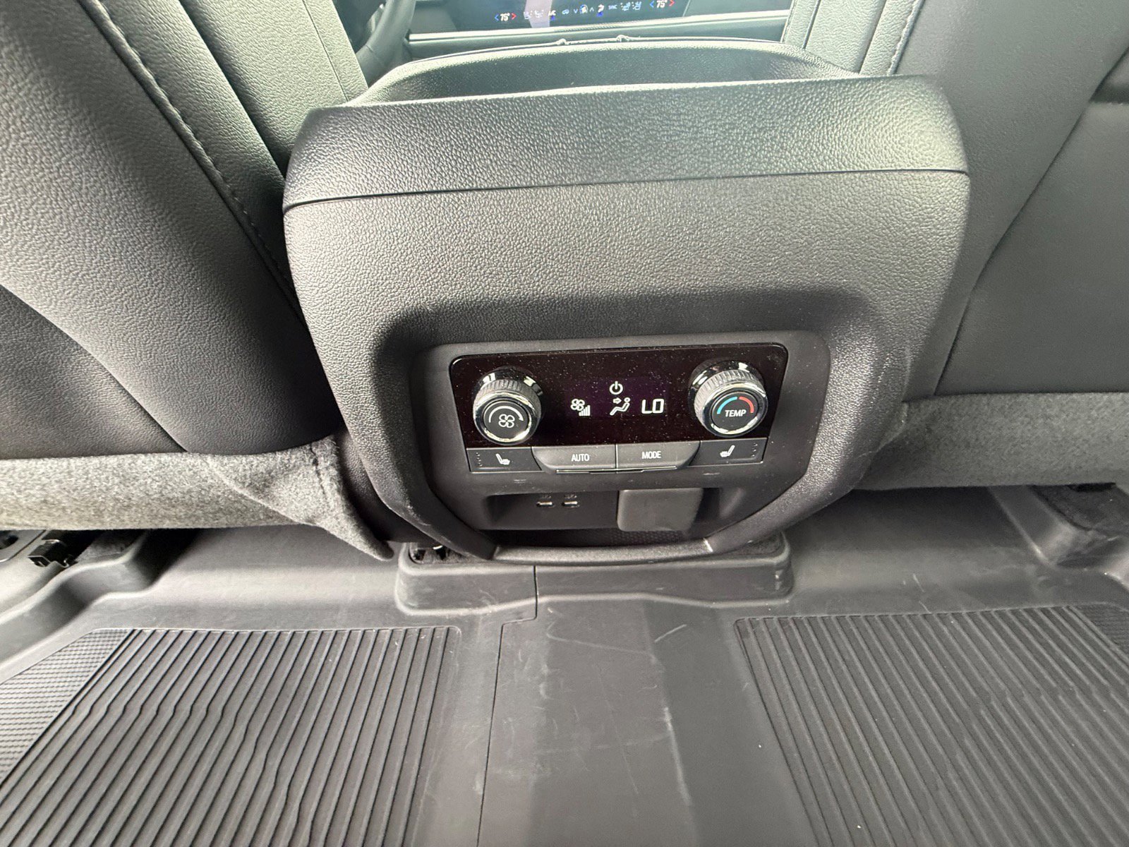 Used 2025 Chevrolet Traverse High Country w/ LPO, Floor Liner Package AWD/4WD image 14