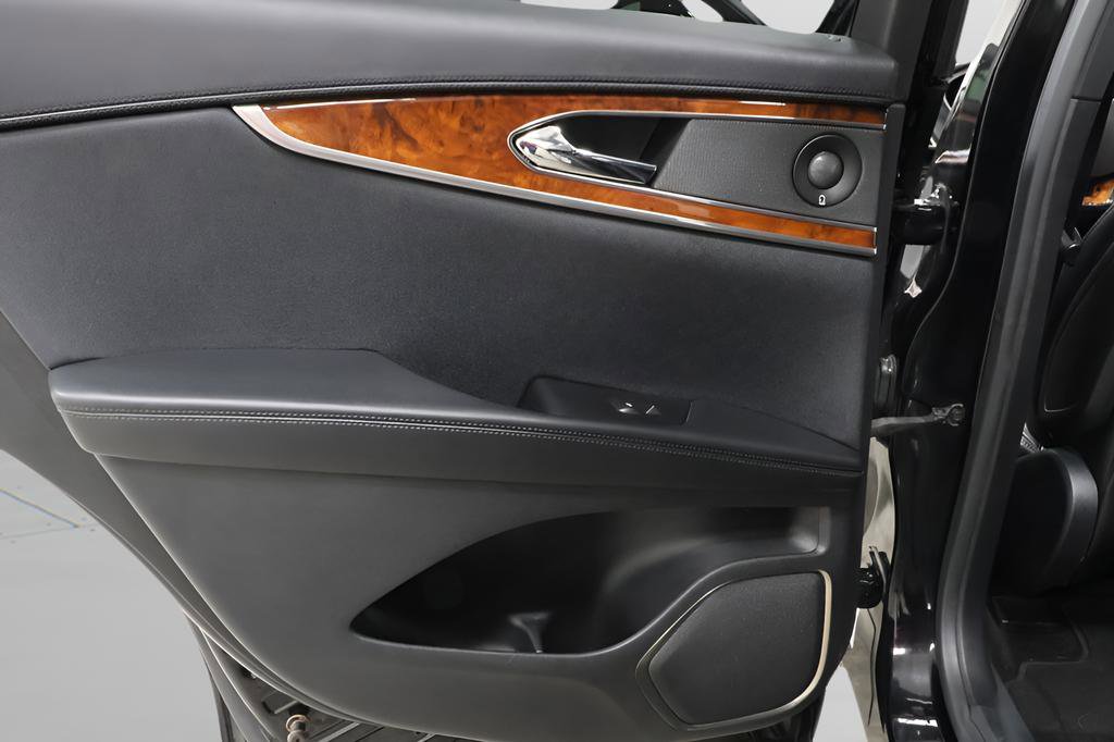 Used 2016 Lincoln MKX Select w/ Select Plus Package AWD/4WD image 25