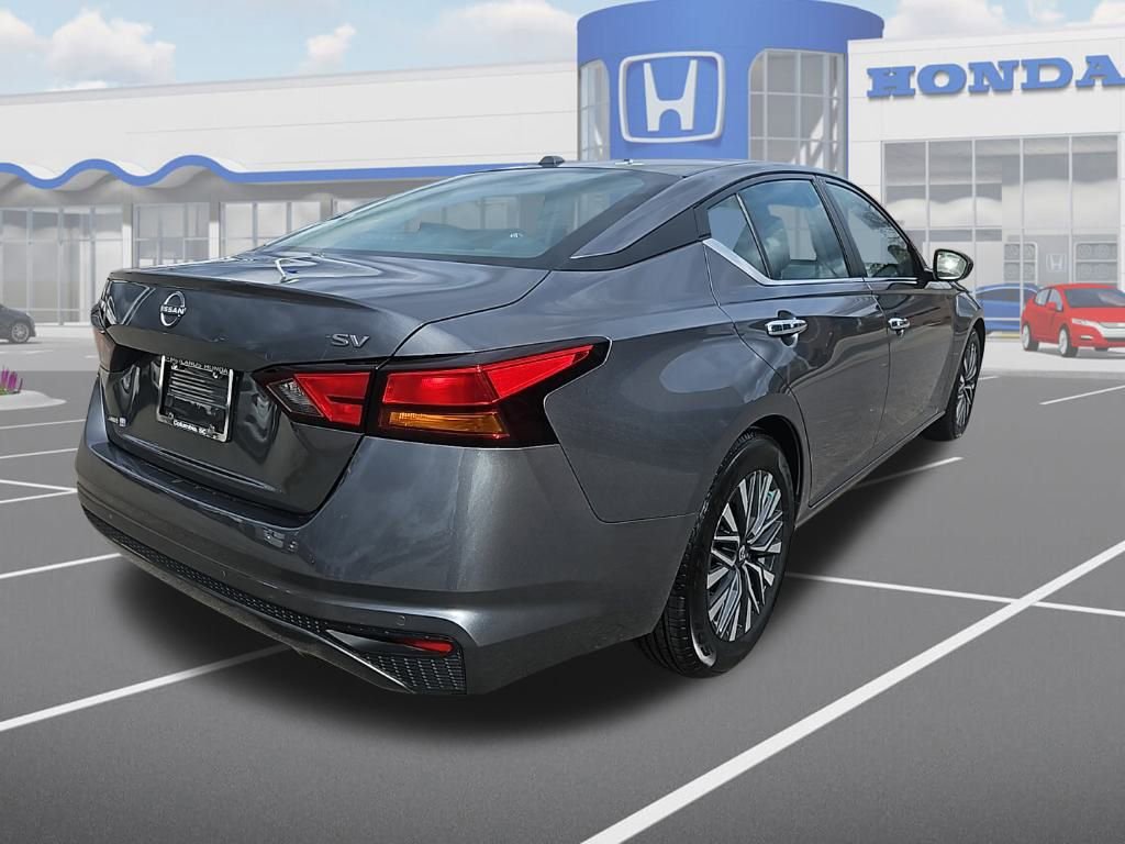 Used 2024 Nissan Altima 2.5 SV image 9