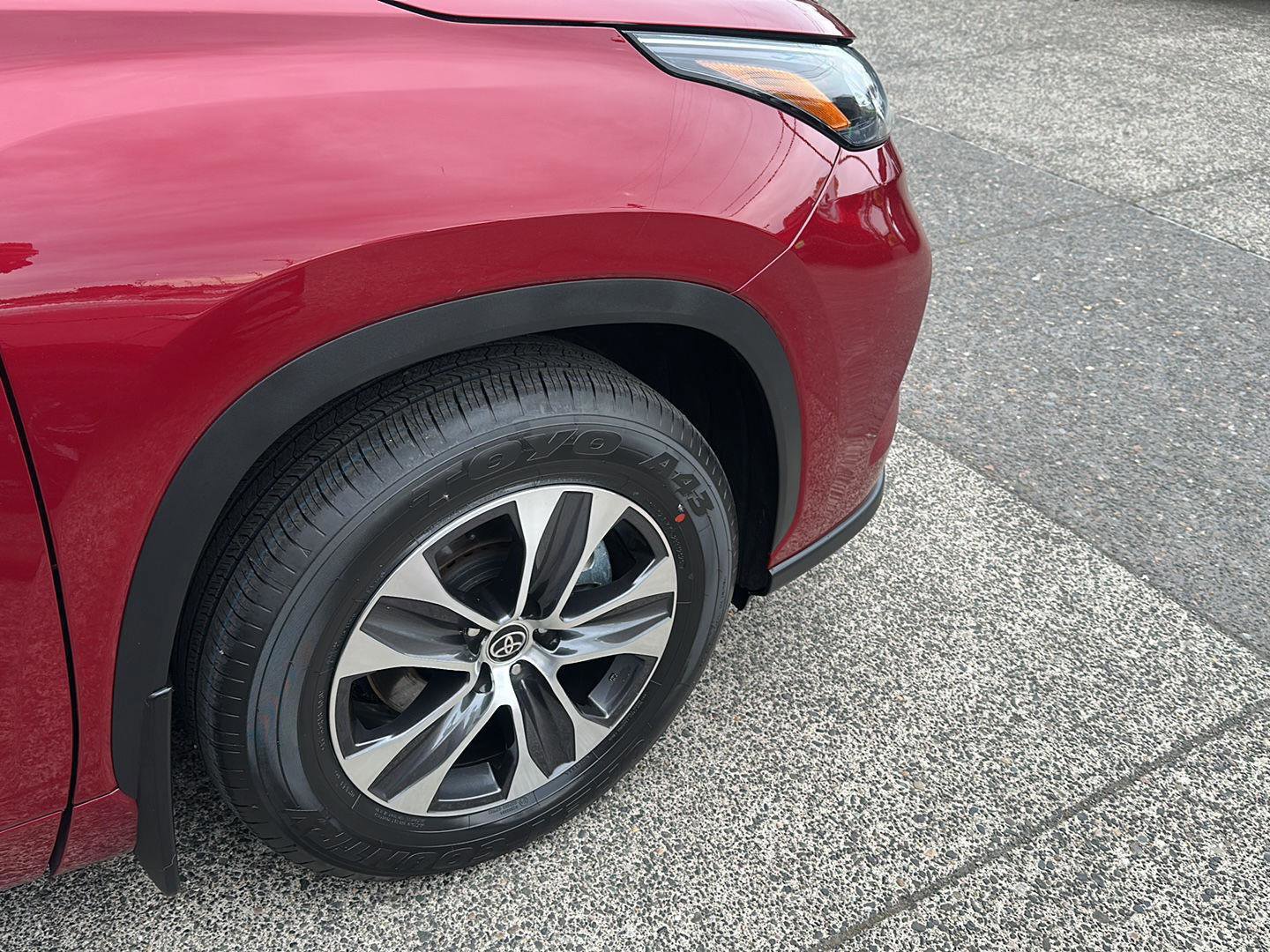 Used 2022 Toyota Highlander XLE AWD/4WD image 24