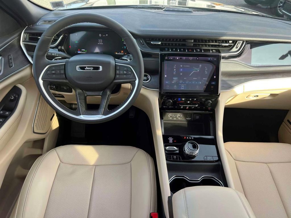 Used 2023 Jeep Grand Cherokee 4WD 4xe w/ Luxury Tech Group II image 12