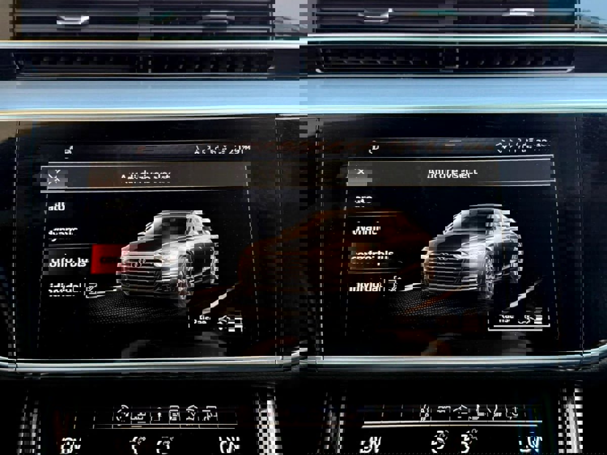 Used 2021 Audi S8 L w/ S8 Executive Package image 41