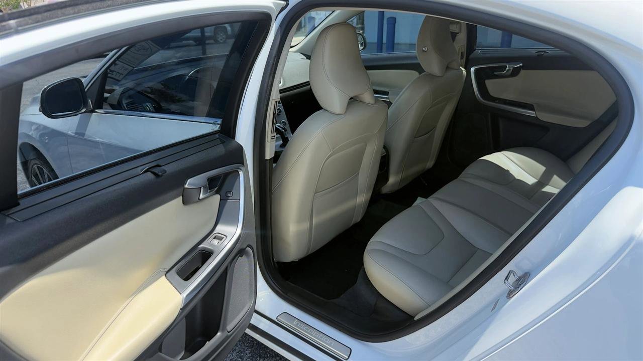 Used 2017 Volvo S60 T5 Inscription FWD image 11