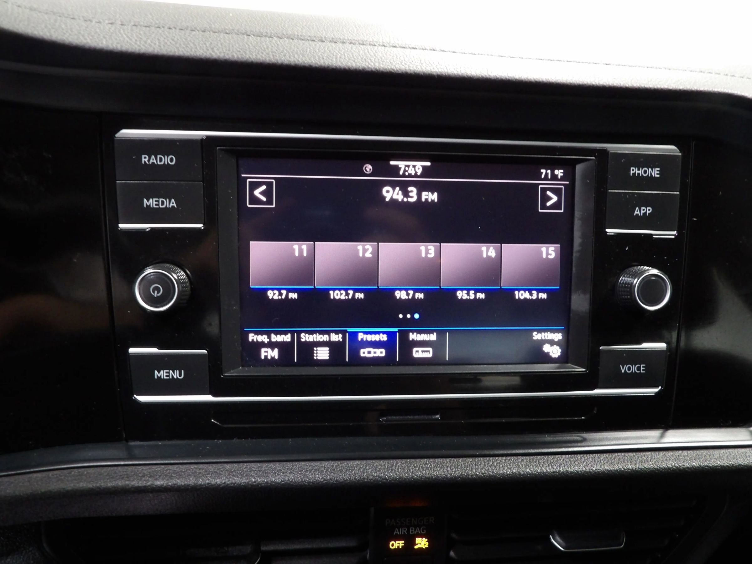 Used 2024 Volkswagen Jetta SE FWD image 16