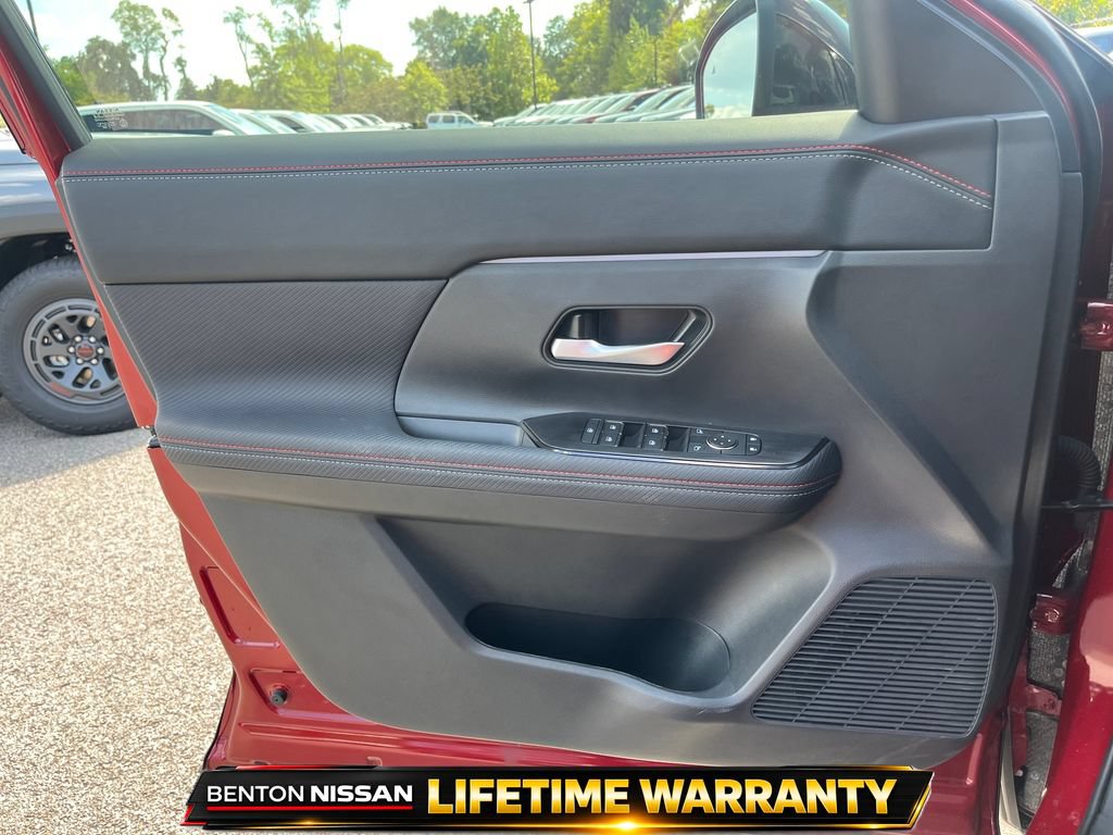 Certified 2026 Nissan Kicks SR FWD image 11