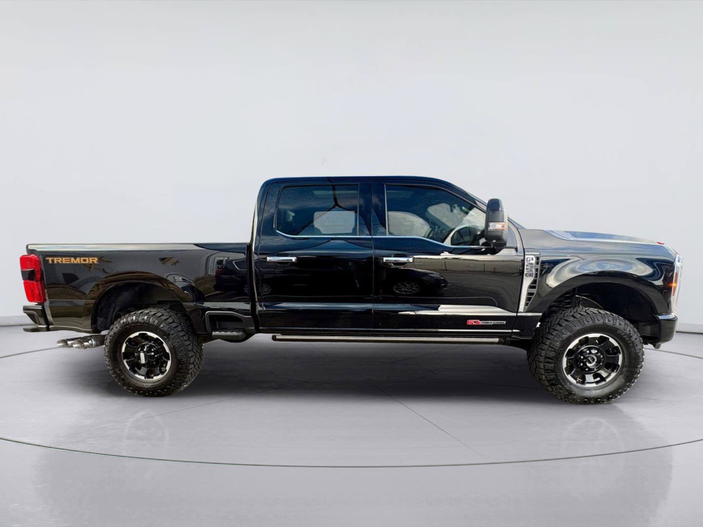 Used 2024 Ford F250 Platinum w/ Tremor Off-Road Package AWD/4WD image 2