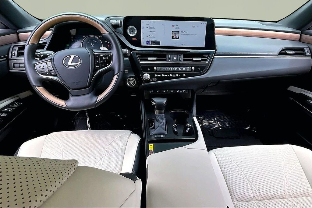 Used 2025 Lexus ES 300h w/ Technology Package FWD image 7