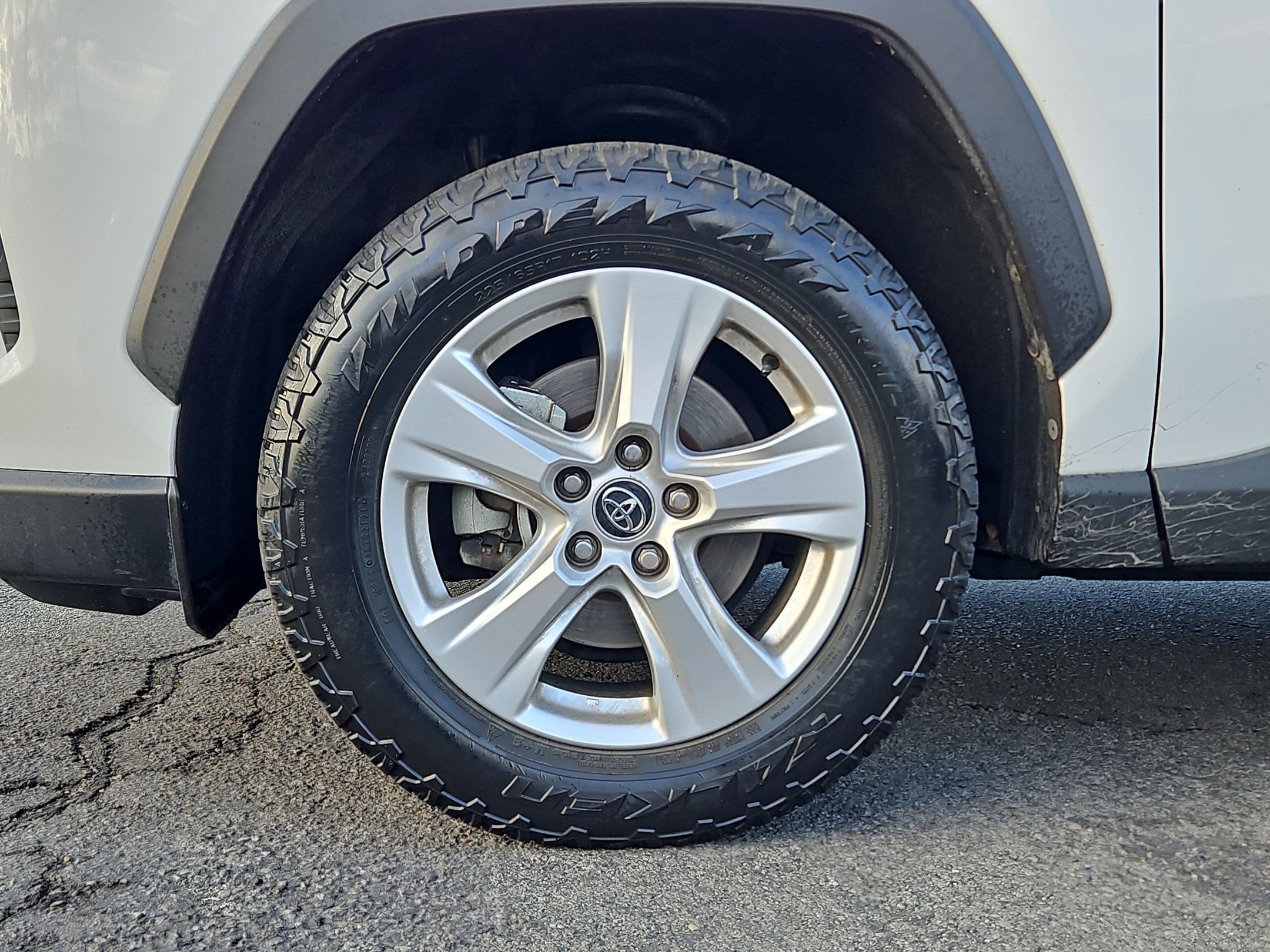 Used 2020 Toyota RAV4 XLE image 13