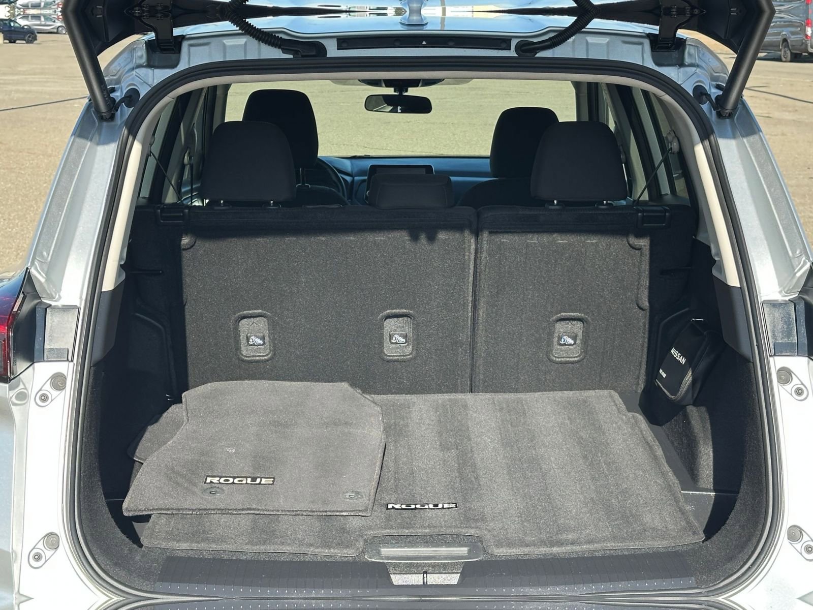 Used 2025 Nissan Rogue SV image 32