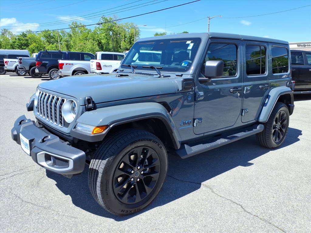 Used 2025 Jeep Wrangler Unlimited Sahara AWD/4WD image 8