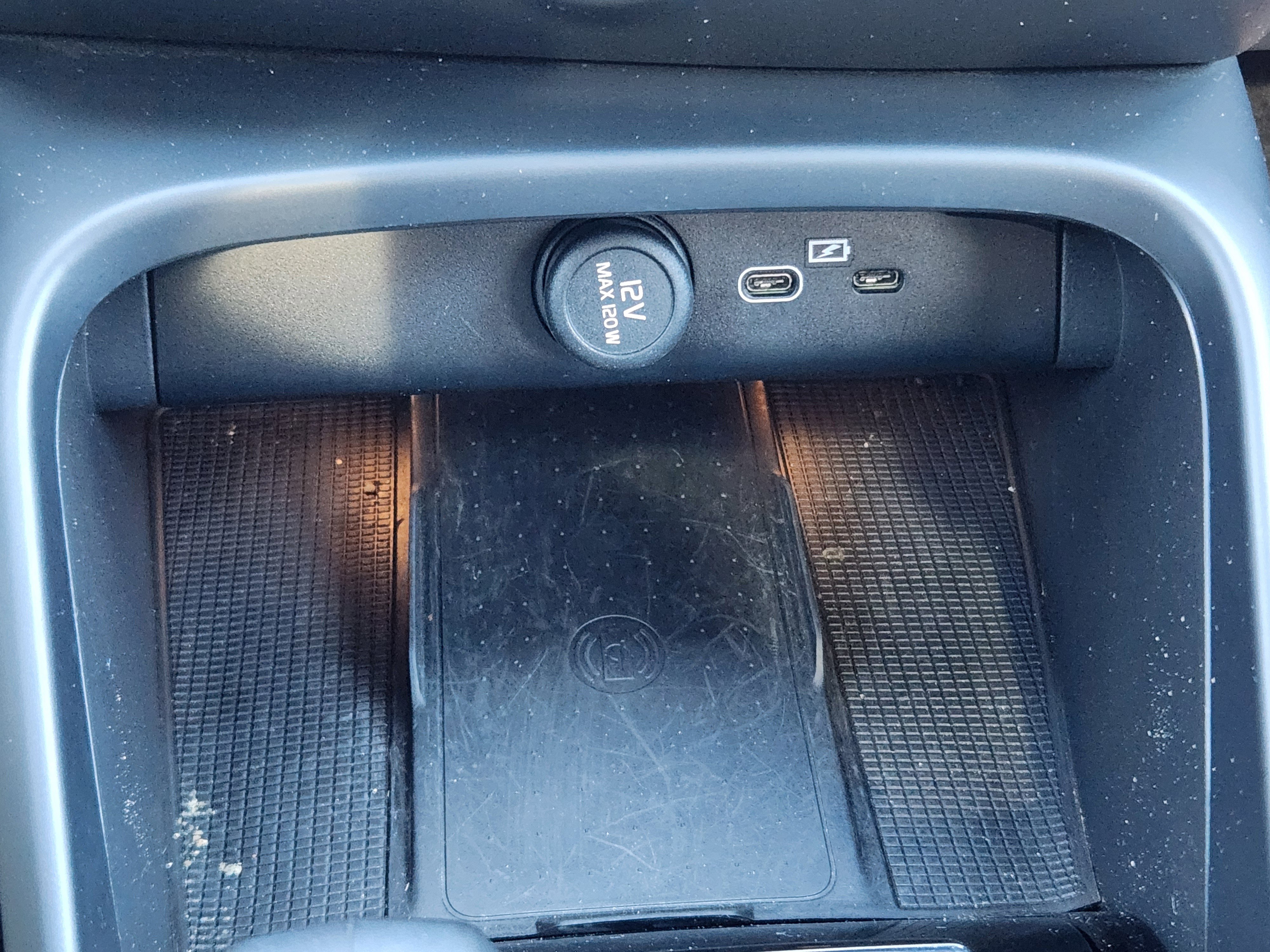 Used 2023 Volvo XC40 Recharge Ultimate image 32