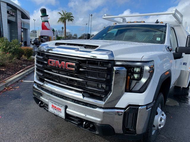 New 2026 GMC Sierra 3500 Pro w/ Convenience Package RWD image 3