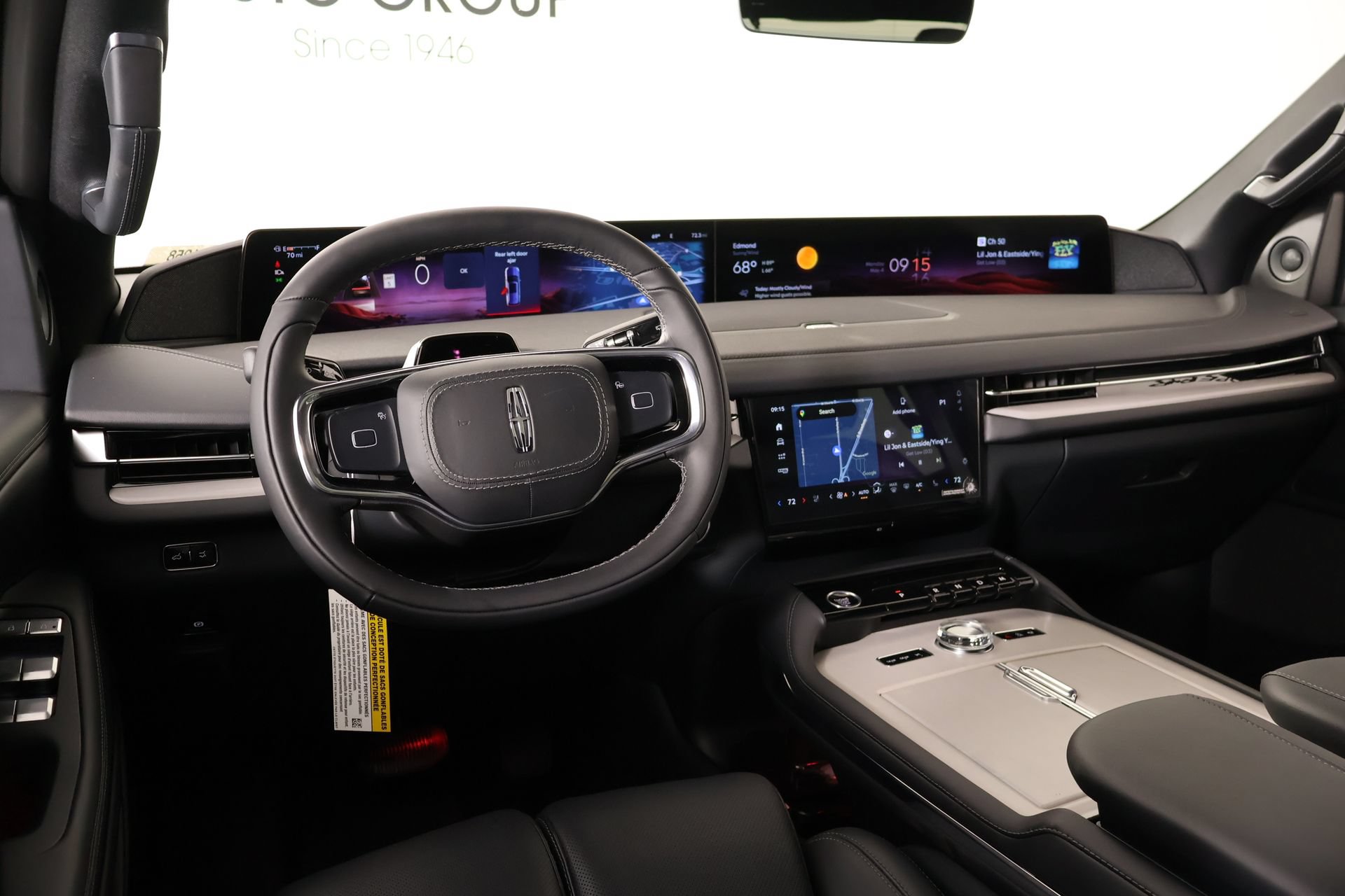 New 2025 Lincoln Navigator Reserve w/ Jet Appearance Package AWD/4WD image 2