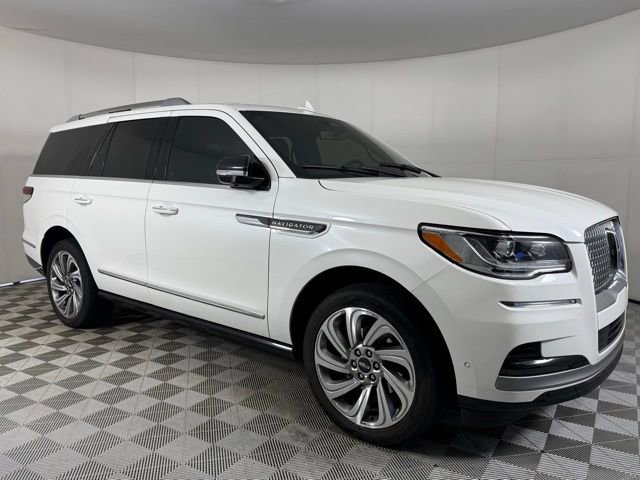 Used 2023 Lincoln Navigator Reserve image 13