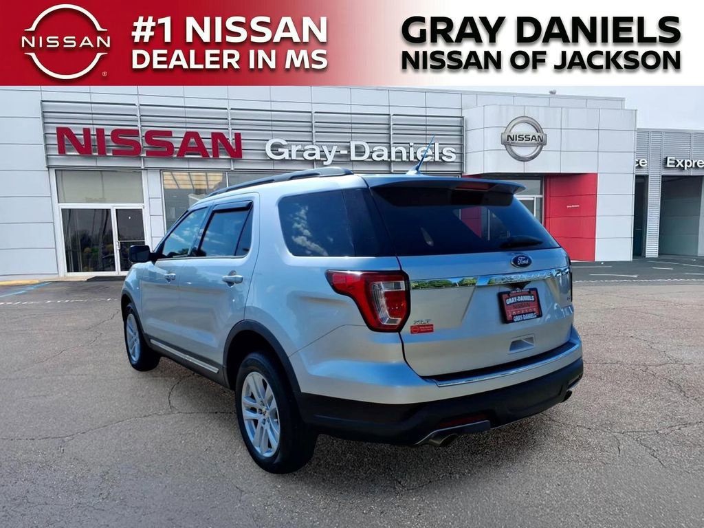 Used 2018 Ford Explorer XLT w/ Equipment Group 201A AWD/4WD image 5