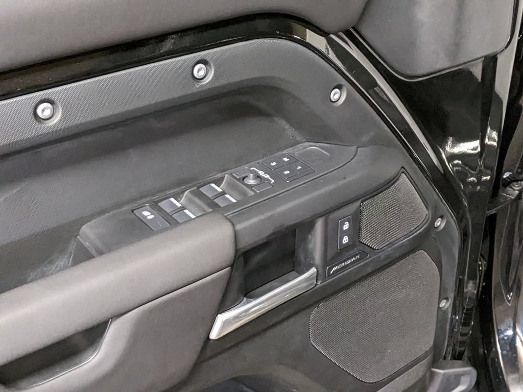 Used 2025 Land Rover Defender 110 S AWD/4WD image 10