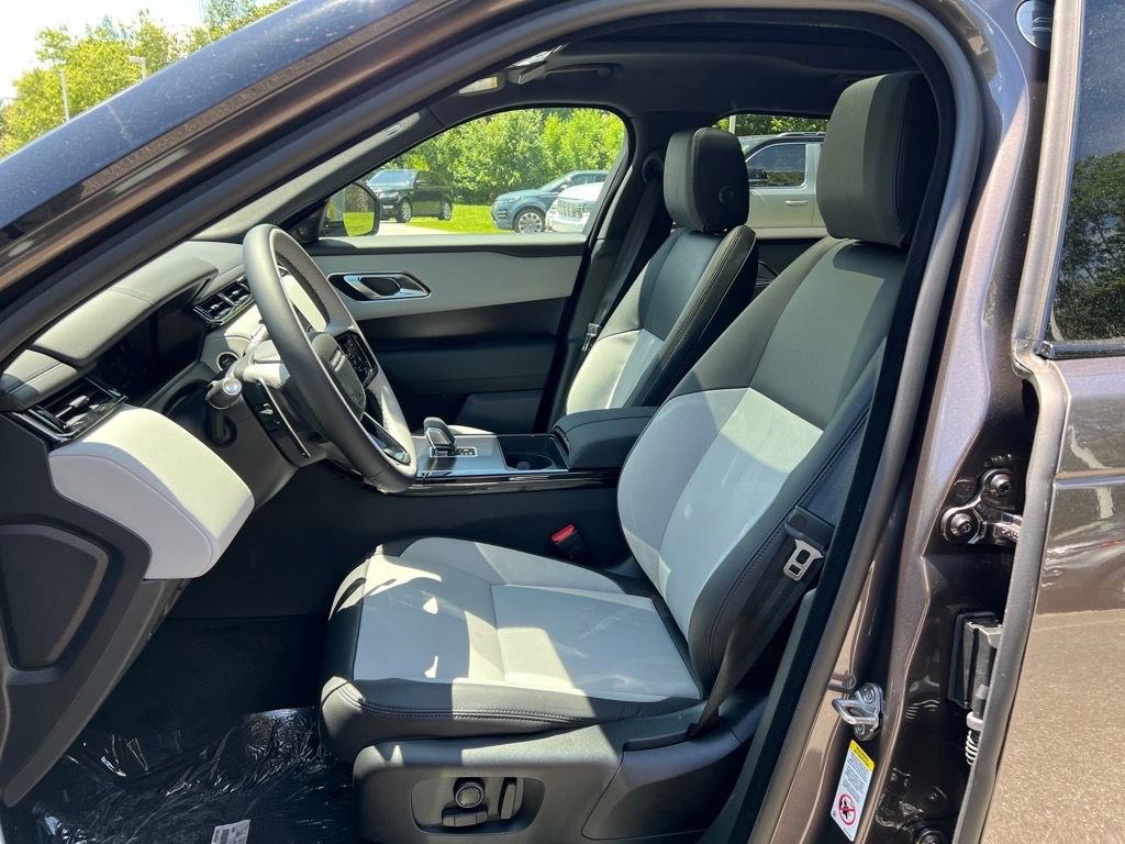 New 2026 Land Rover Range Rover Velar Dynamic SE image 10
