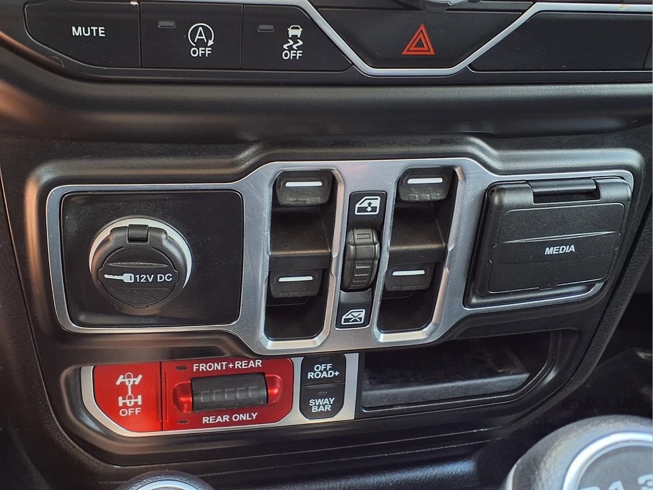 Used 2023 Jeep Gladiator Rubicon w/ Cold Weather Group AWD/4WD image 15