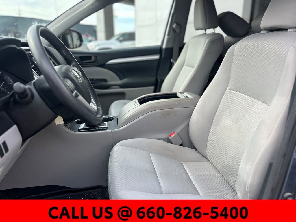 Used 2018 Toyota Highlander LE w/ Protection Package #3 AWD/4WD image 13