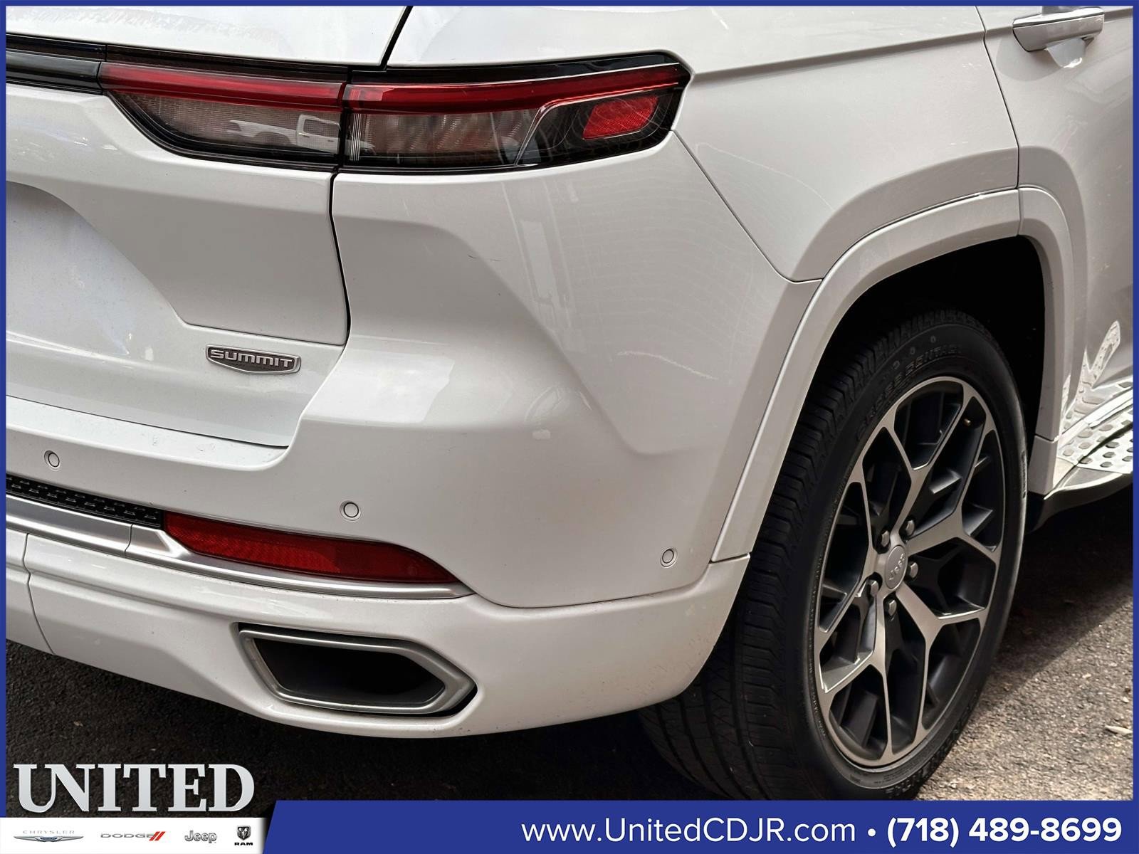Used 2022 Jeep Grand Cherokee Summit image 8