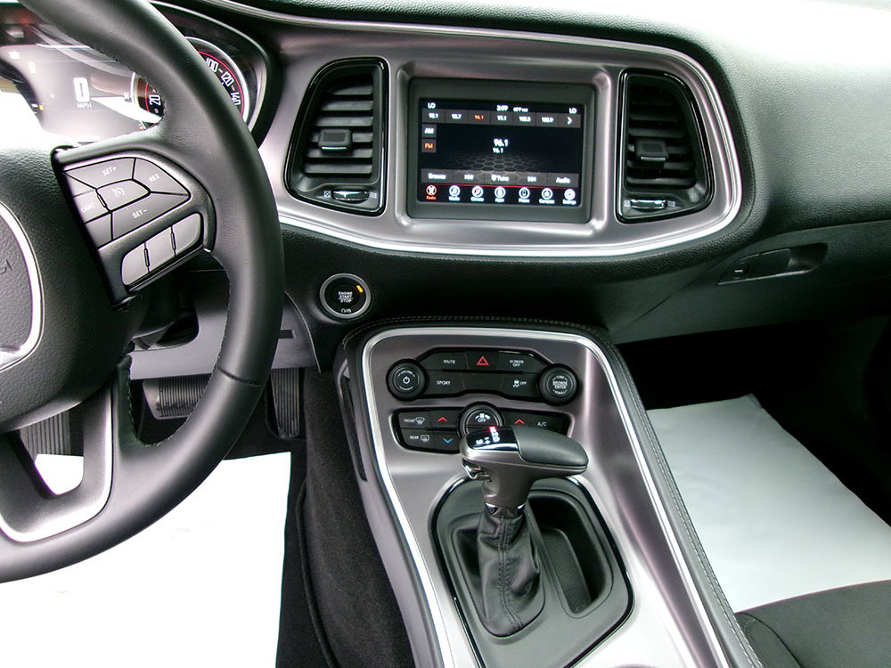 Used 2019 Dodge Challenger SXT image 16