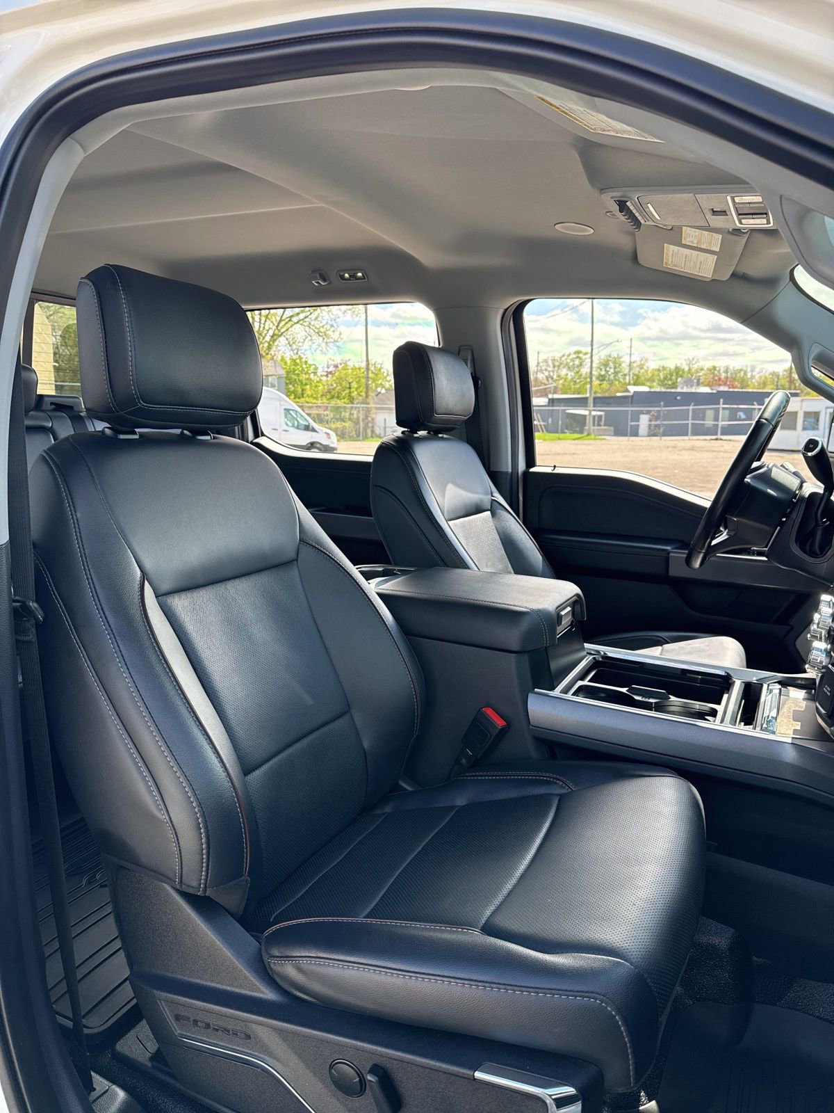 Used 2024 Ford F350 Lariat w/ Lariat Ultimate Package AWD/4WD image 28