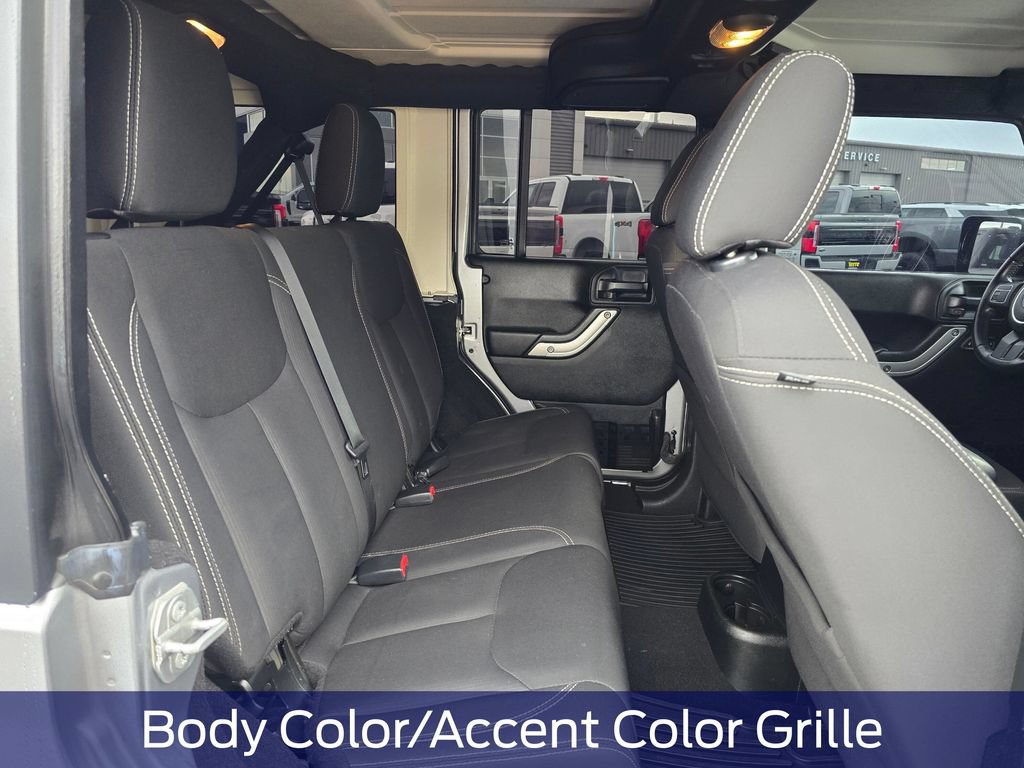 Used 2018 Jeep Wrangler Unlimited Sahara AWD/4WD image 15