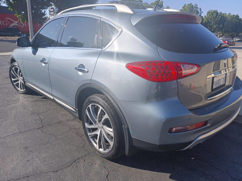 Used 2017 INFINITI QX50 2WD w/ Deluxe Touring Package image 2