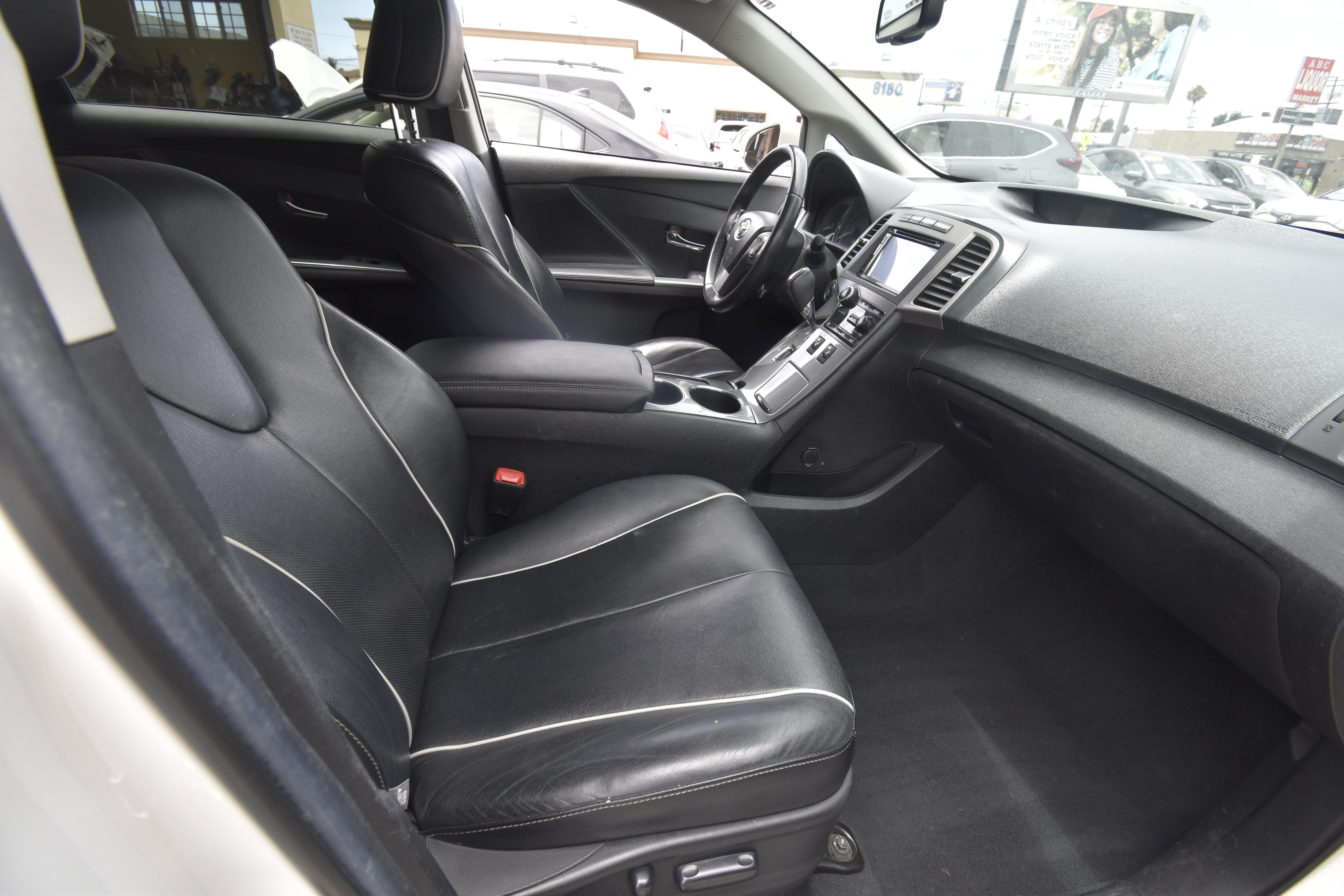 Used 2013 Toyota Venza XLE FWD image 8