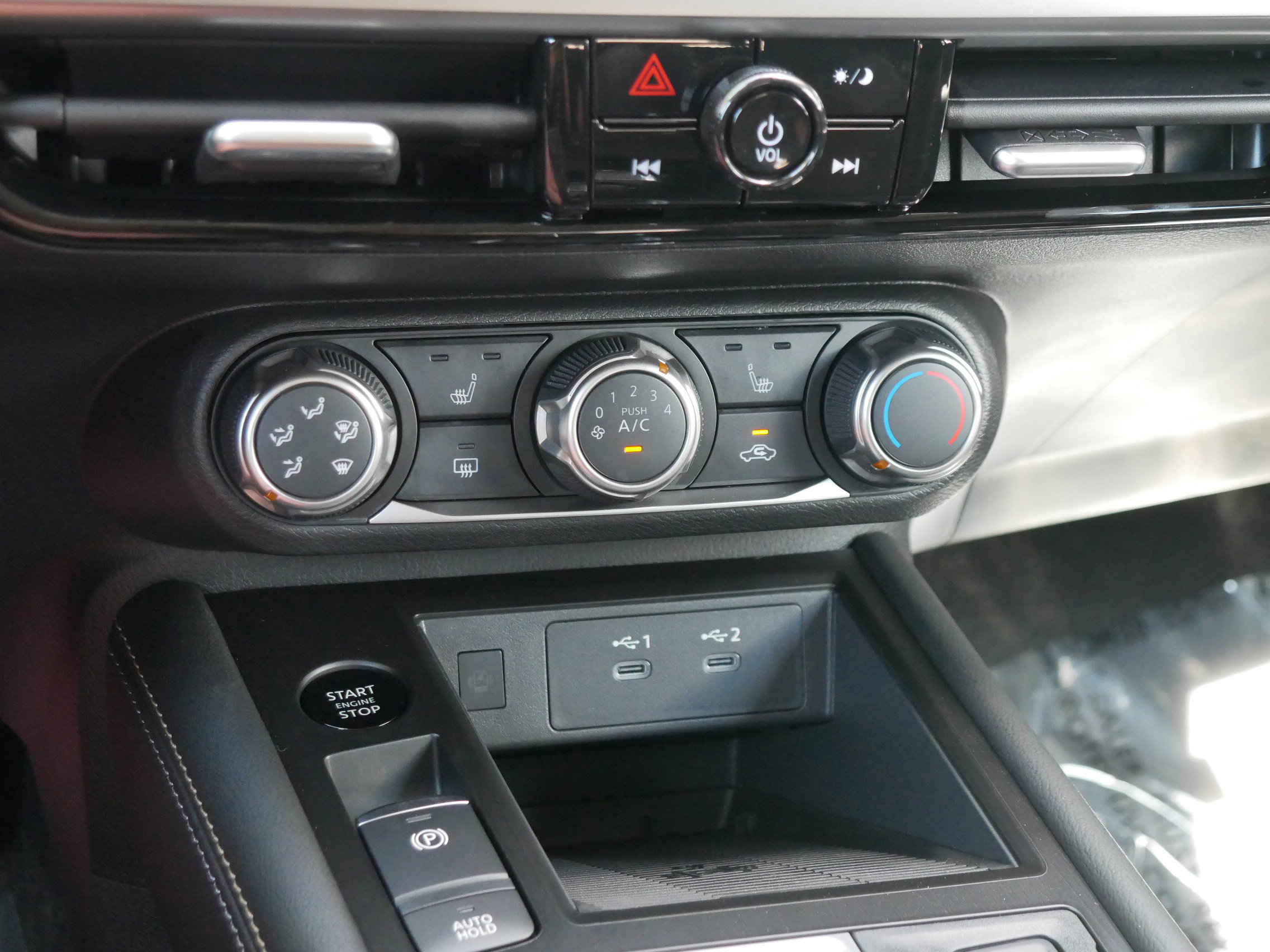 New 2025 Nissan Kicks SV w/ SV Premium Package image 12