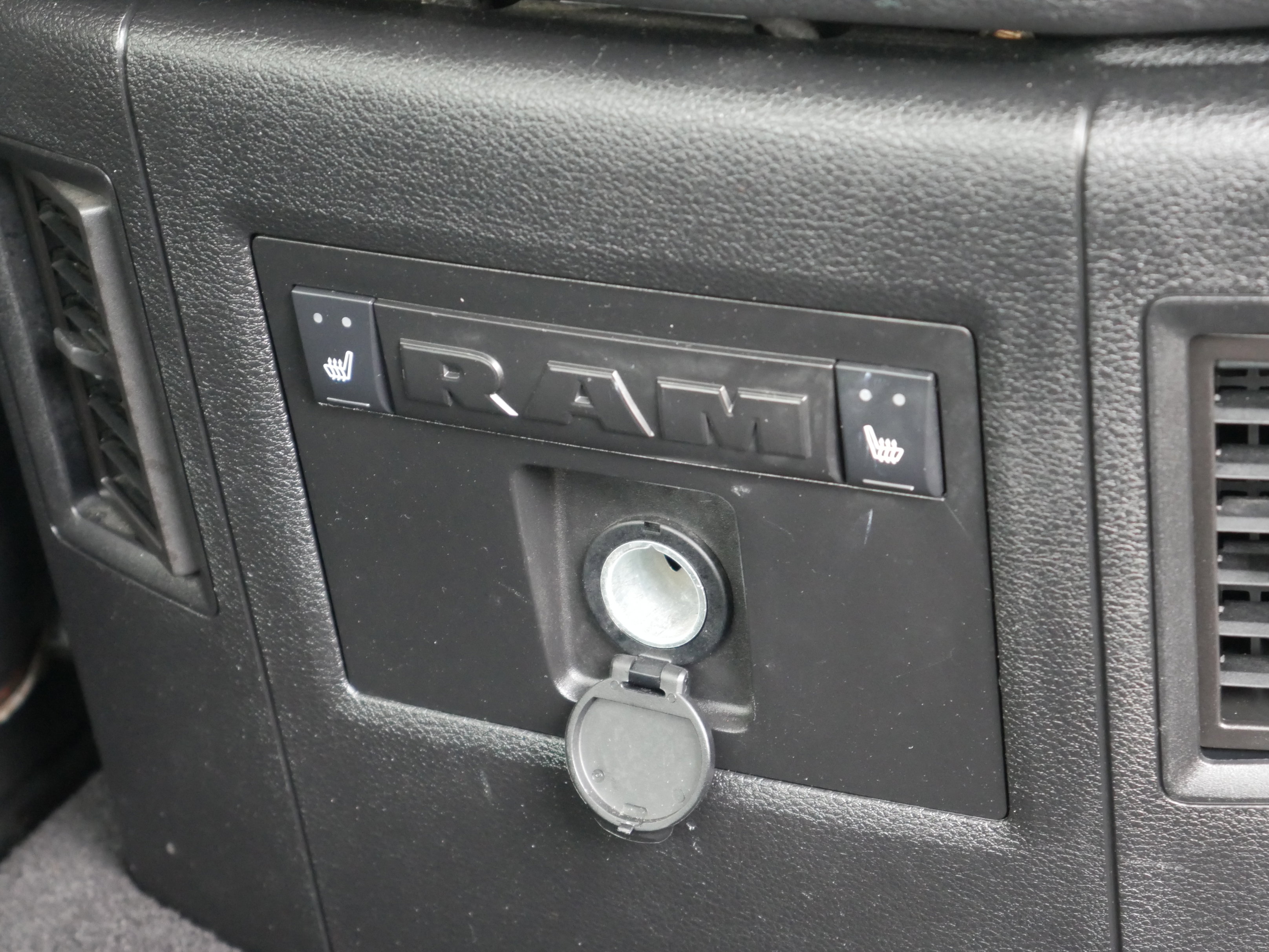 Used 2016 RAM 2500 Limited image 31