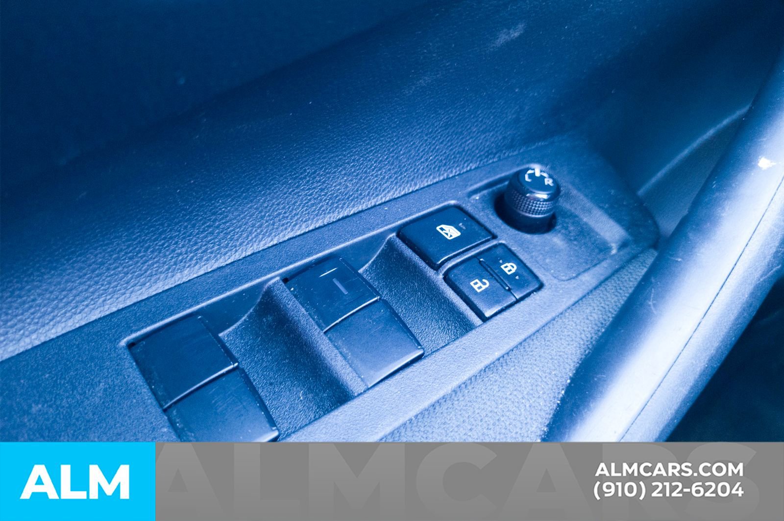 Used 2025 Toyota Corolla LE image 31